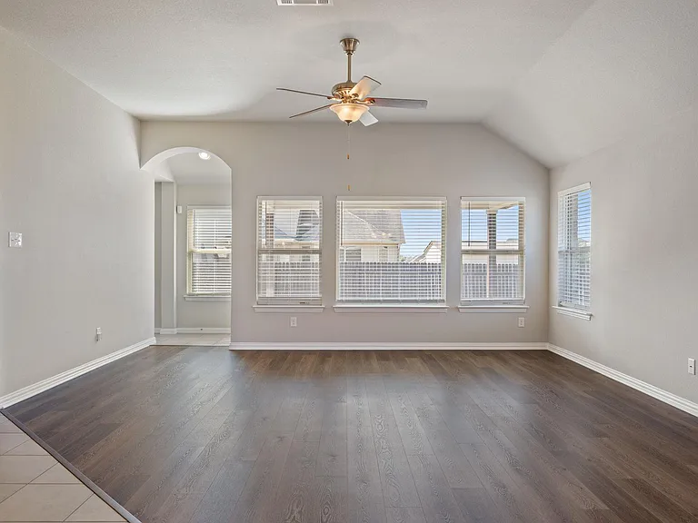 717 N Emory Cv — Photo 9