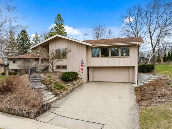 1333 Sylvan WAY, West Bend, WI 53095