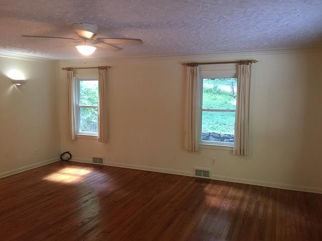 1st image of 8 Valley Villas Ln