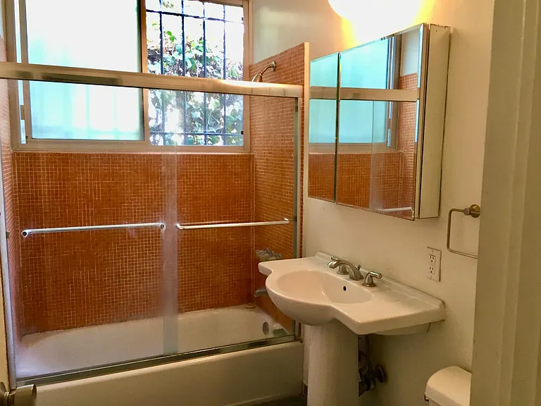 2957 Effie St — Photo 12