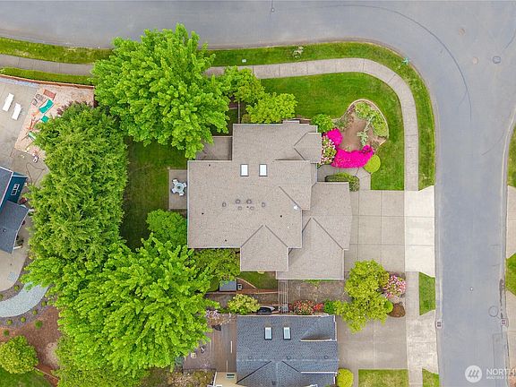 2nd image of 9204 181st Avenue E