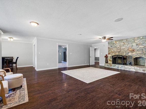 4th image of 1080 Garnette Rd