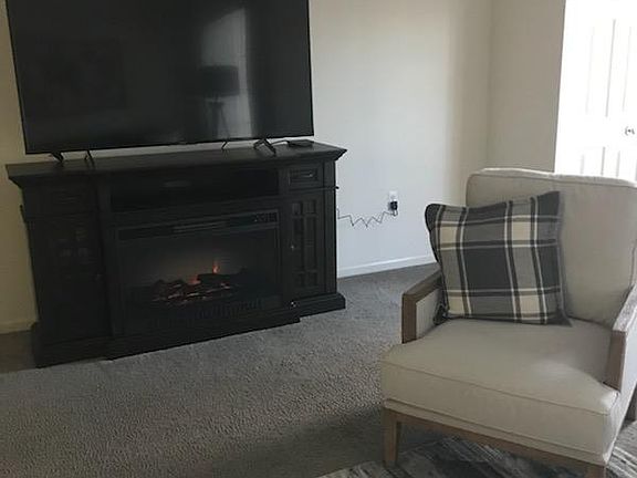 5th image of 220 Lynden Glen Dr #18-202