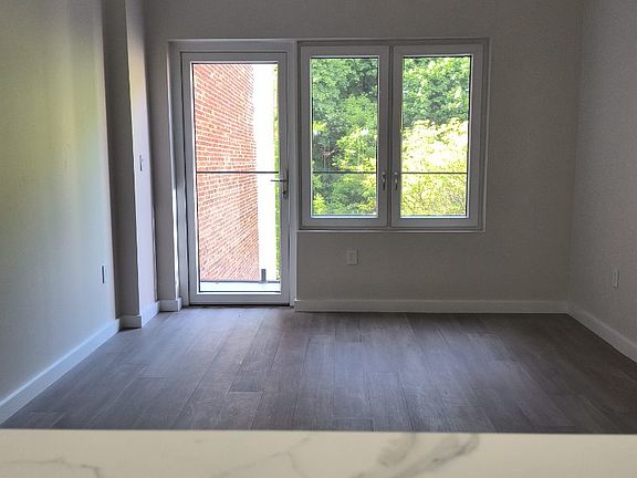 4th image of 112 Seaman Ave #6D