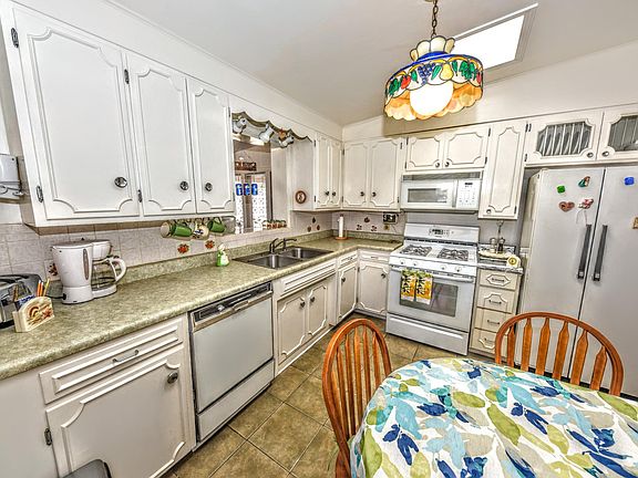5th image of 3305 Pierce Ave