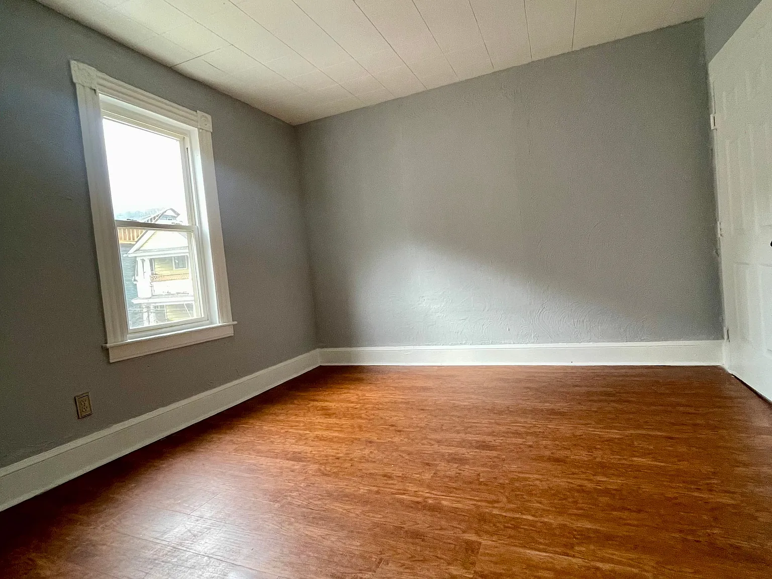 2 bed, 1.0 bath, 1200 sqft, $1,900 — Photo 4