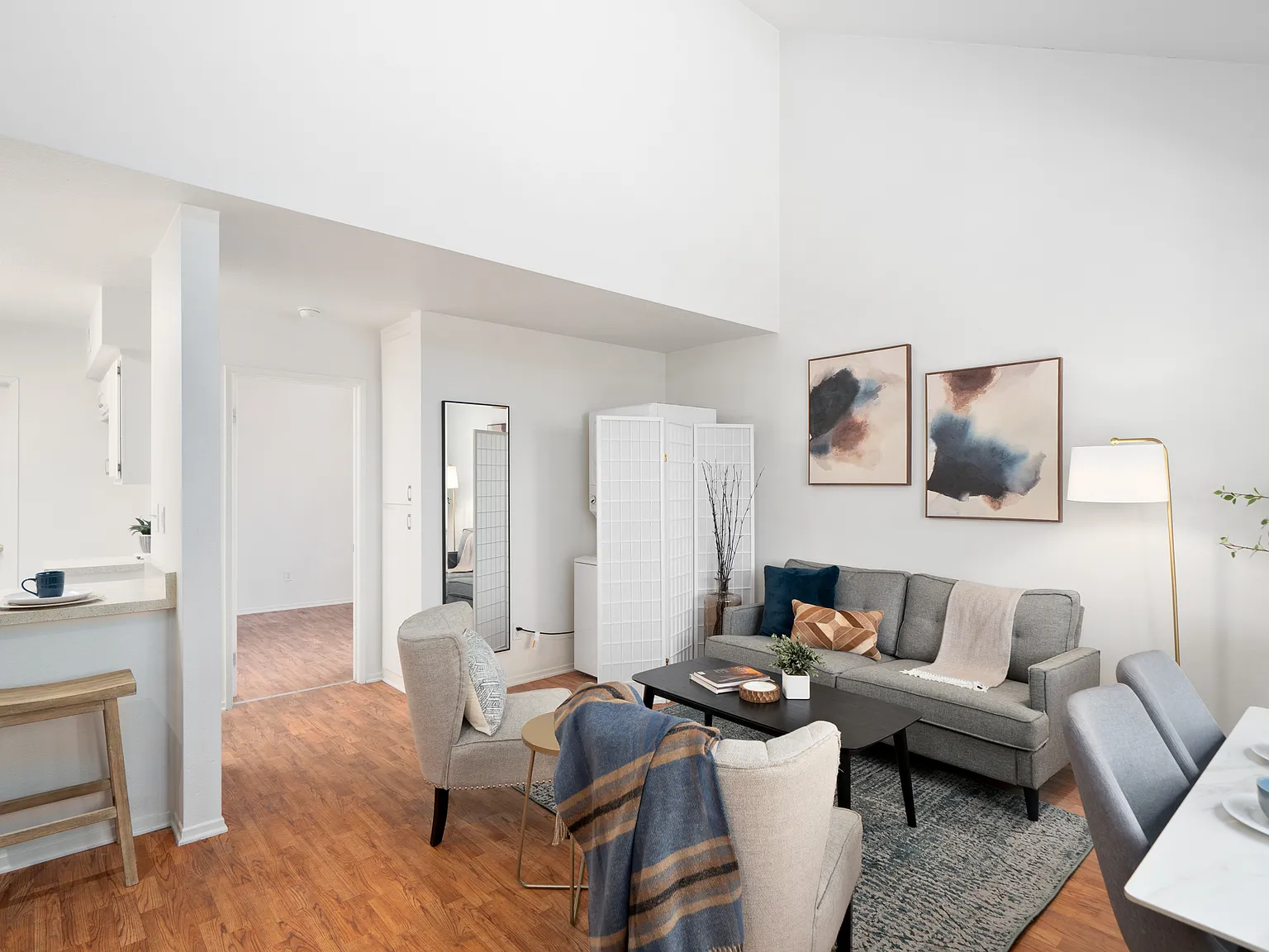 220 W Truslow Ave — Photo 3