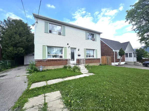 4 Bevdale Rd N, Toronto, ON M2N 2G2