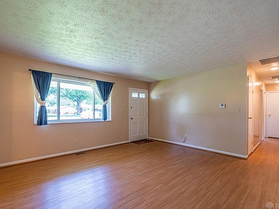 4th image of 613 Franklin Ave