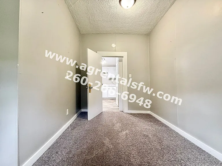 874 Cline St — Photo 3