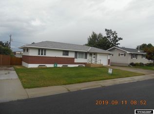 212 El Rancho Dr, Rawlins, WY 82301