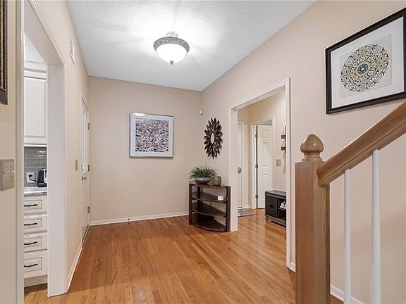 3rd image of 14335 Russell St