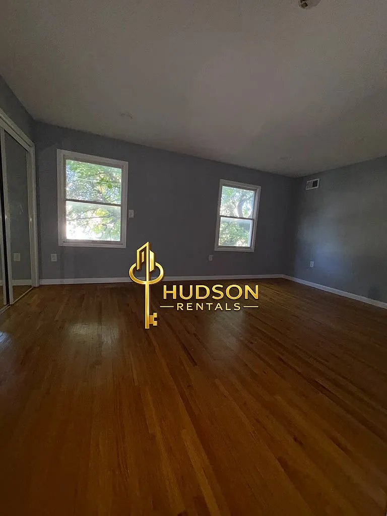 3 bed, 1000 sqft, $2,600 — Photo 4