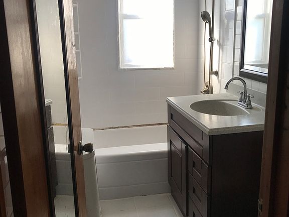 3rd image of 2140 N Claremont Ave