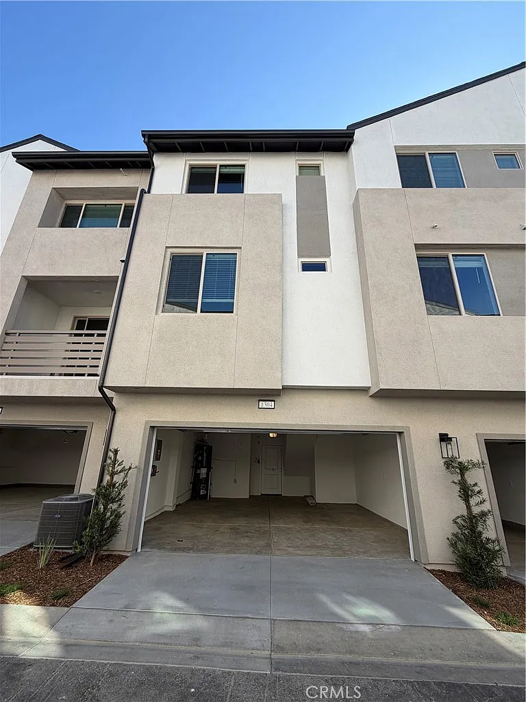 4 bed, 1732 sqft, $3,800 — Photo 2
