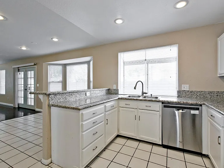 6580 Goldensun Ct — Photo 11