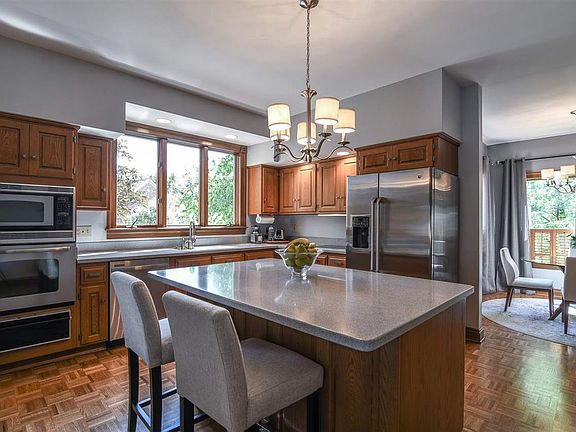 5th image of 861 Woodbury Dr