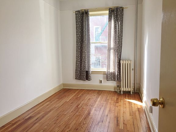 4th image of 4722 48th St #1R
