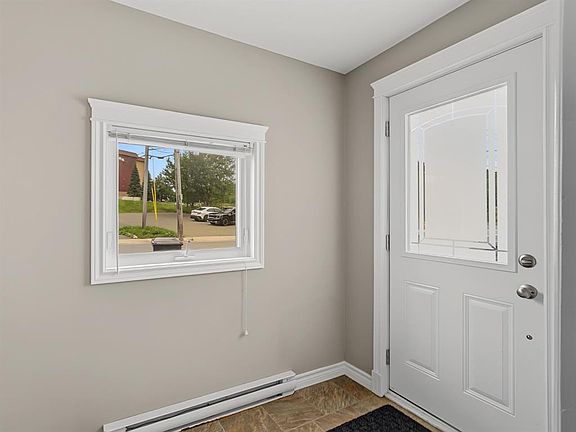 4th image of 21 Blackmarsh Road