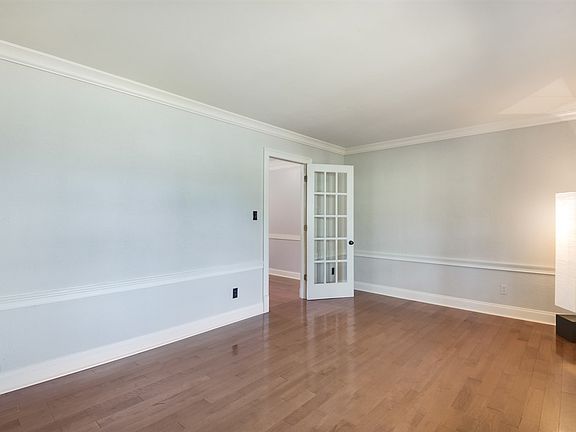 3rd image of 3621 Moreland Dr NE