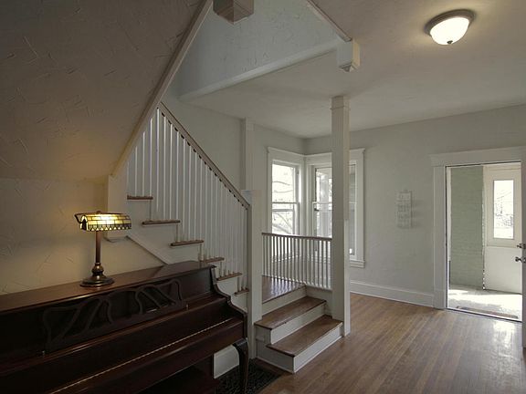 3rd image of 731 College Ave SE
