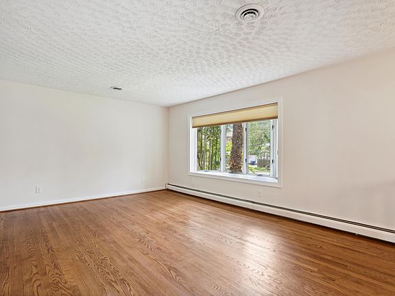3rd image of 5617 Clermont Dr
