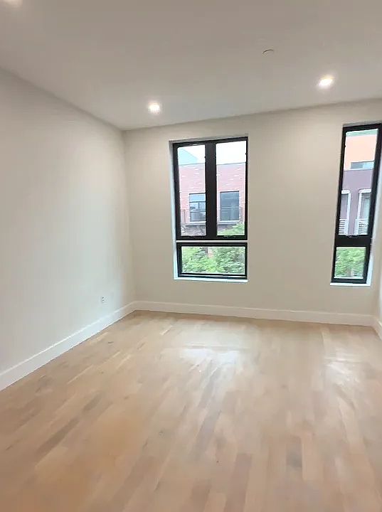 1st image of 133 Montrose Ave #3