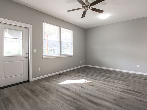 3rd image of 501-595 SE Shire Ln #513