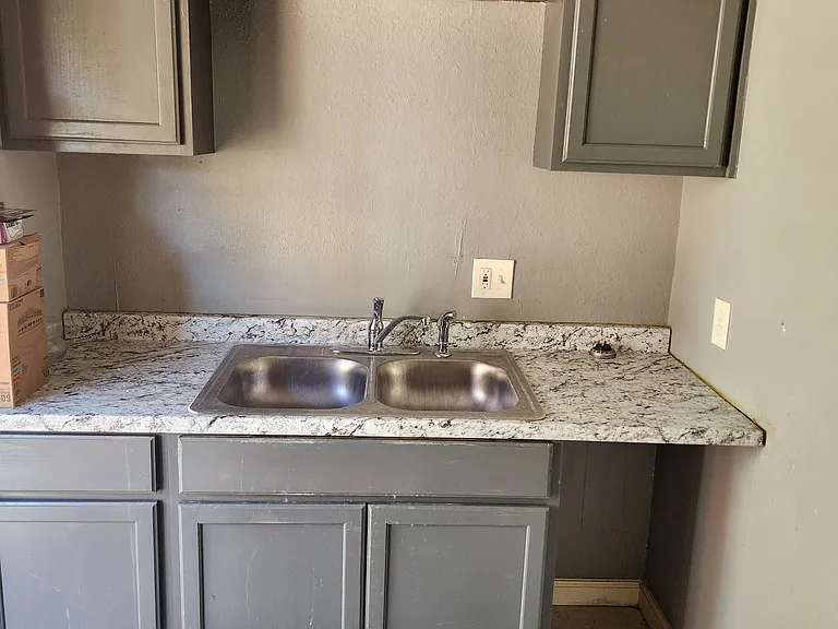 900 N Marsalis Ave — Photo 10