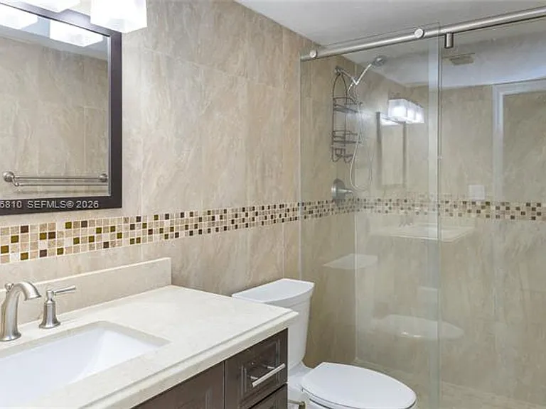 6061 Collins Avenue Cu #15D — Photo 10