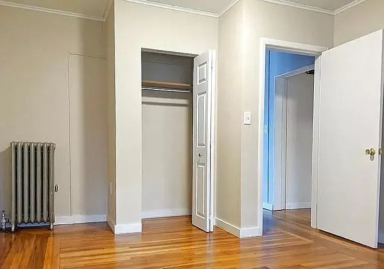 4 bed, 9999 sqft, $5,200 — Photo 3