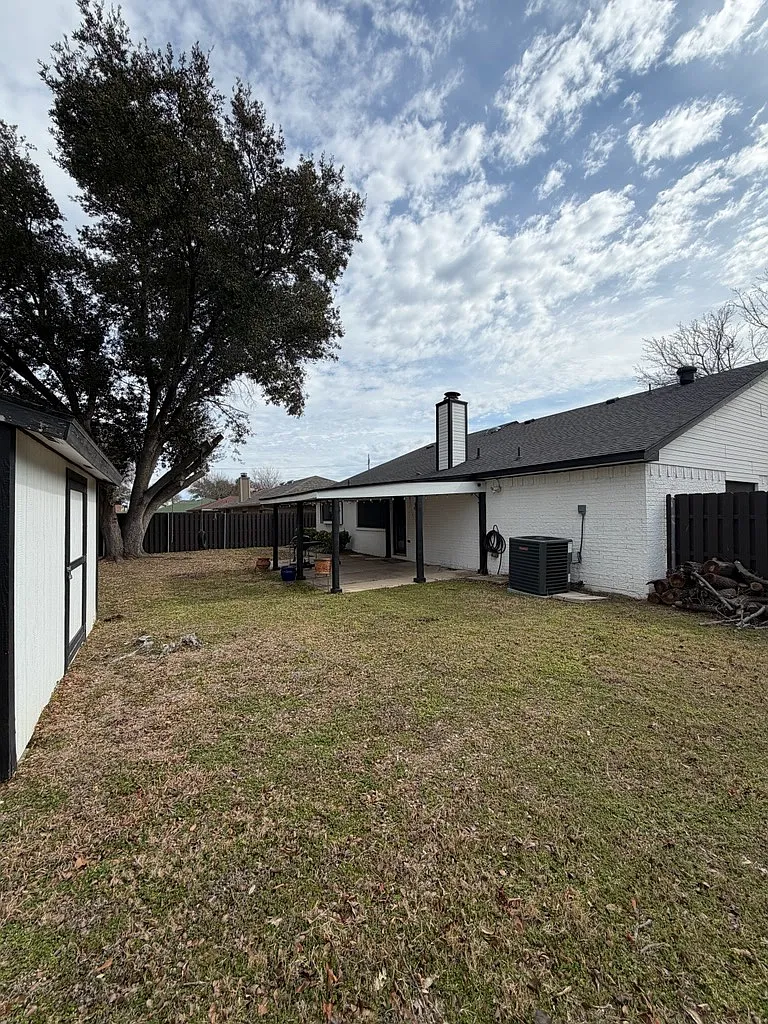 Building Photo - 2446 Claremont Dr