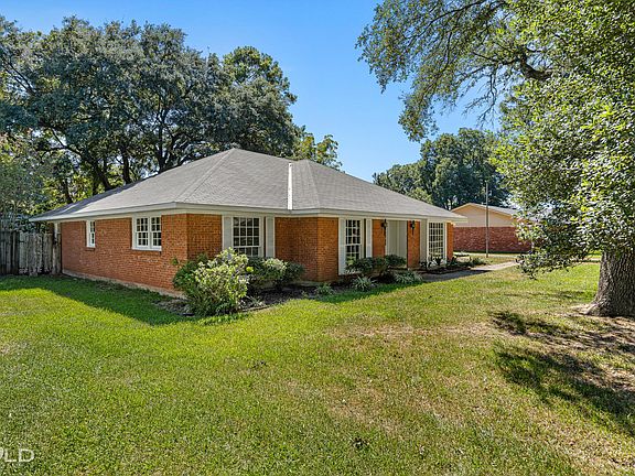3rd image of 2310 Arlington Pl