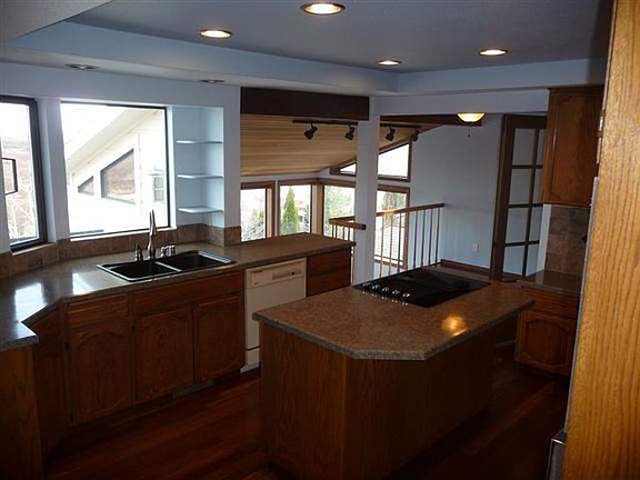 3rd image of 206 Edgewood Dr