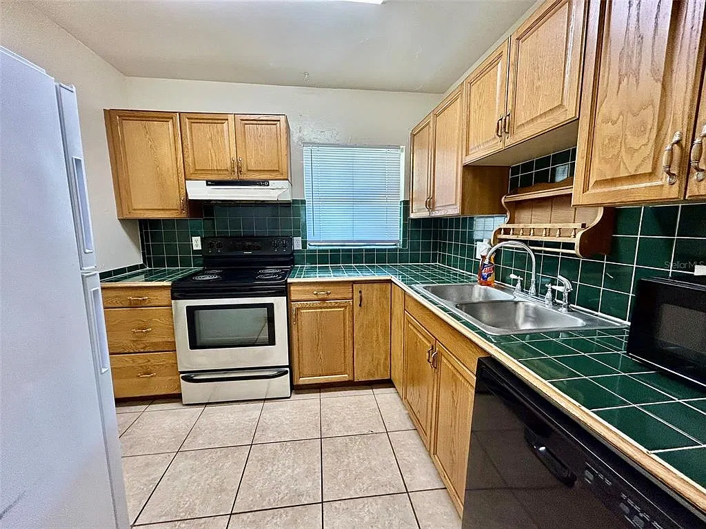 2 bed, 1.0 bath, 1010 sqft, $1,600 — Photo 4