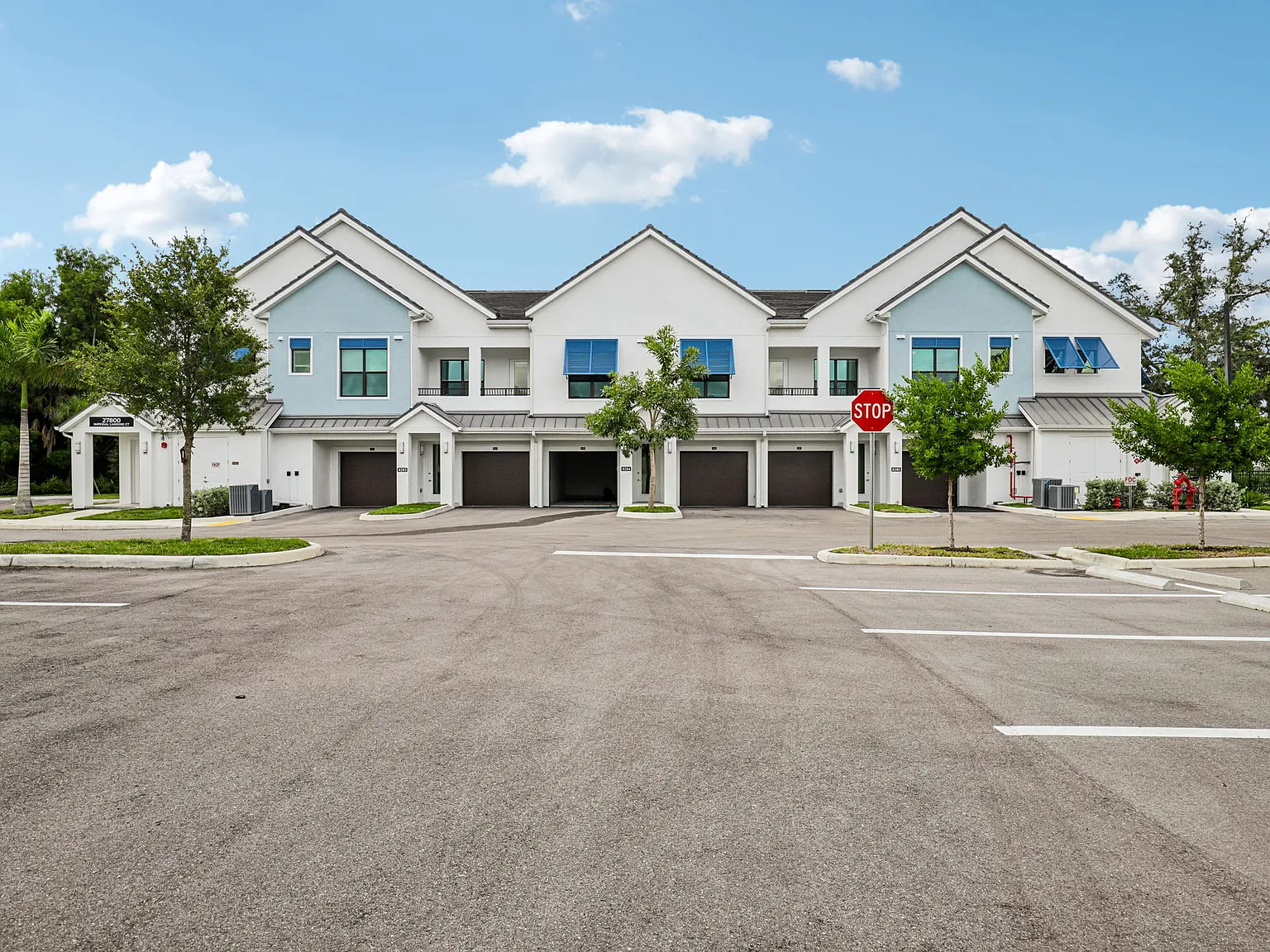 Imperial Crossing Luxury Apartment Homes — Photo 3