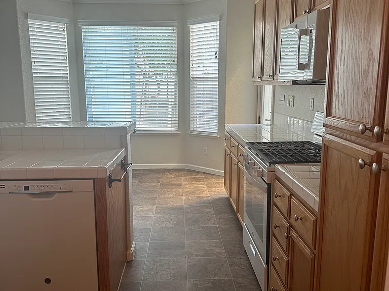 1335 Valley Glen Dr — Photo 15