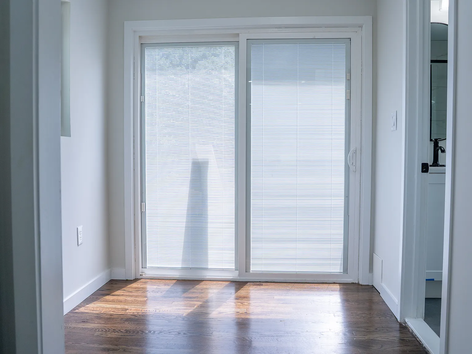 3 bed, 980 sqft, $2,950 — Photo 4