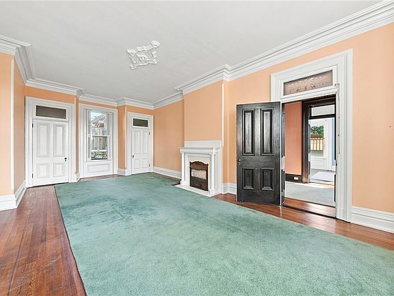 36th image of 904 Juliana St