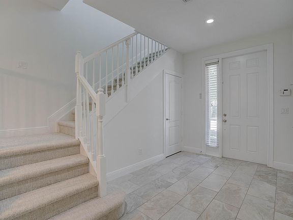 4th image of 209 Diamante Way
