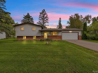 6155 E Maple Ave, Grand Blanc, MI 48439