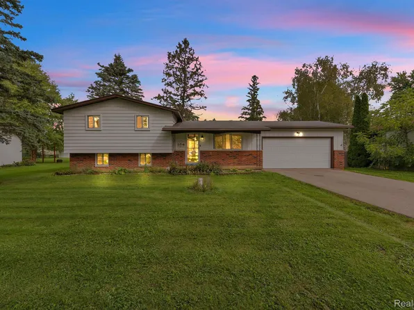 6155 E Maple Ave, Grand Blanc, MI 48439