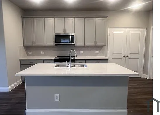 4 bed, 2127 sqft, $3,400 — Photo 4