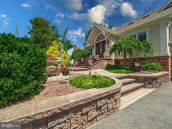 5th image of 38 Floral Ave