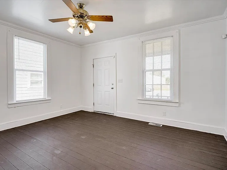 1606 Broad St — Photo 4