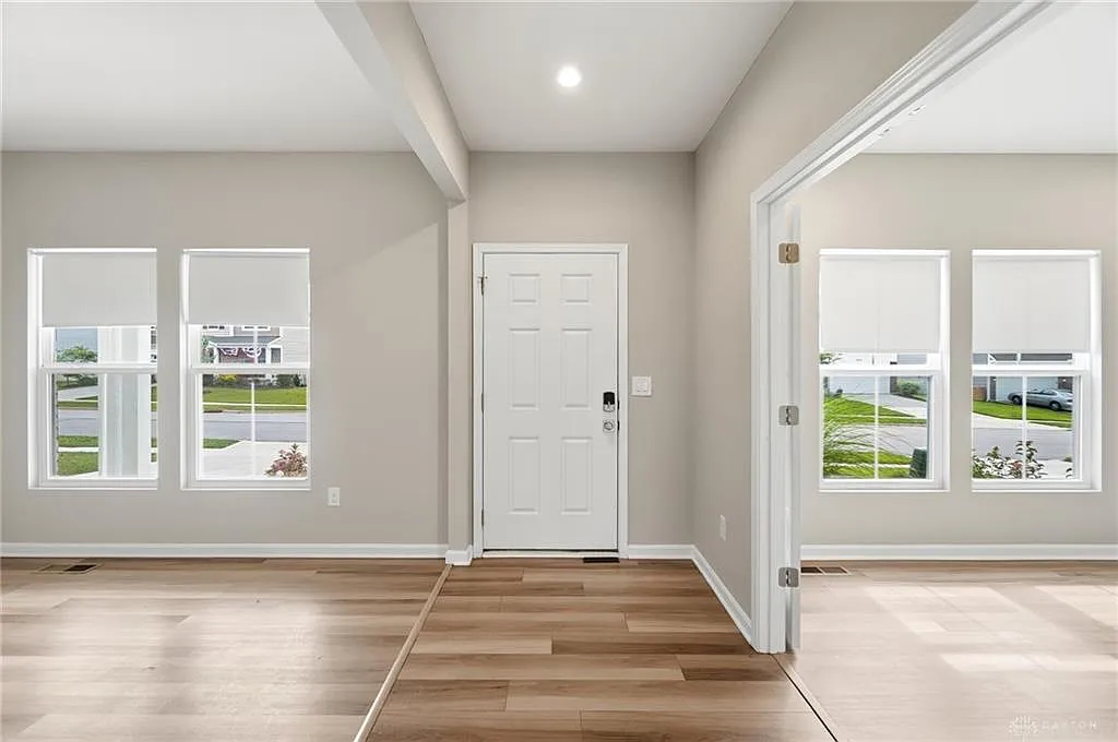 4 bed, 2.5 bath, 3357 sqft, $2,800 — Photo 2