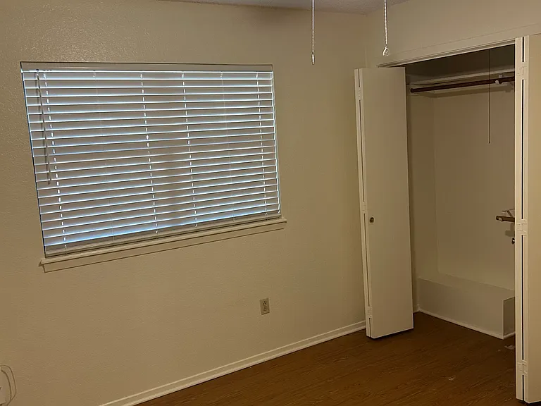 28 Teakwood Ln — Photo 3