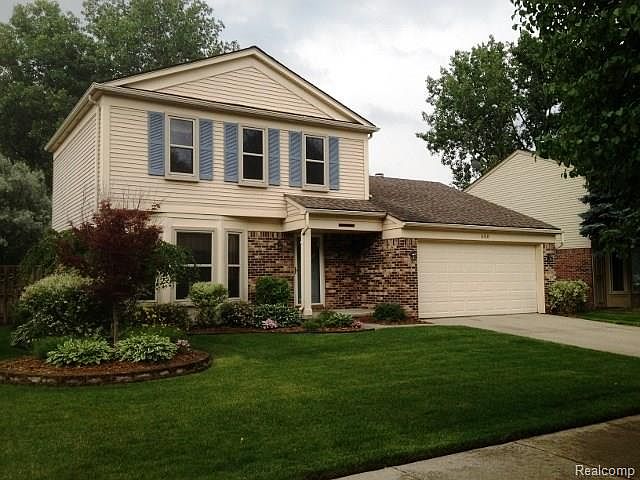 1st image of 600 Larchmont Dr