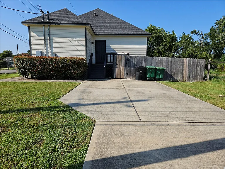 4801 Wenda St #B — Photo 3