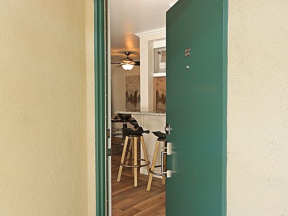 5th image of 11138 Aqua Vista St APT 62